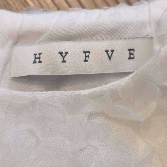 HYFVE White Flowered Ruffled Sleeveless "HONEYMOON" Top!! - Picture 2 of 7